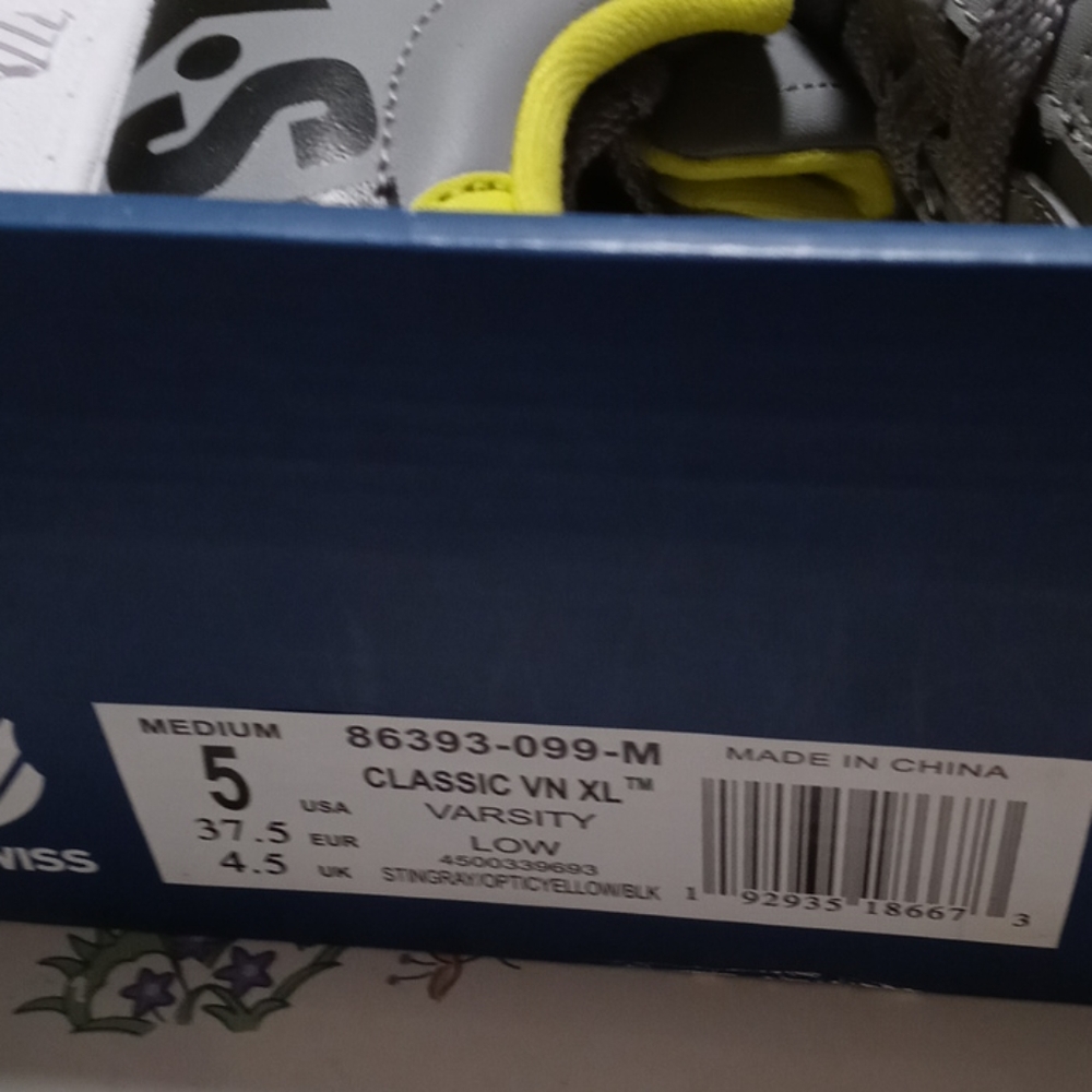 Bnwt kwiss